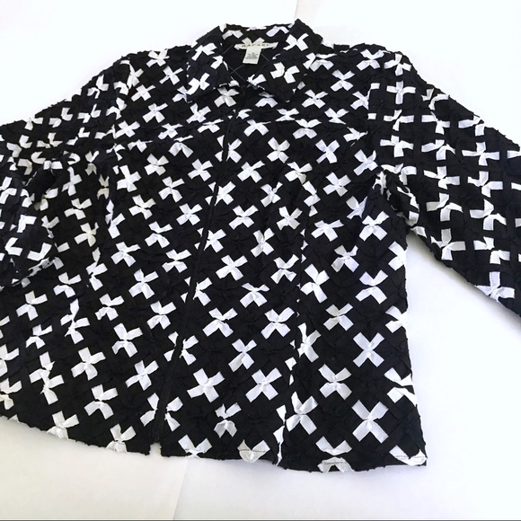 Quilted Jacket in Black and White Patch Pattern with Zipper and Wide Sleeves - Picture 3 of 8